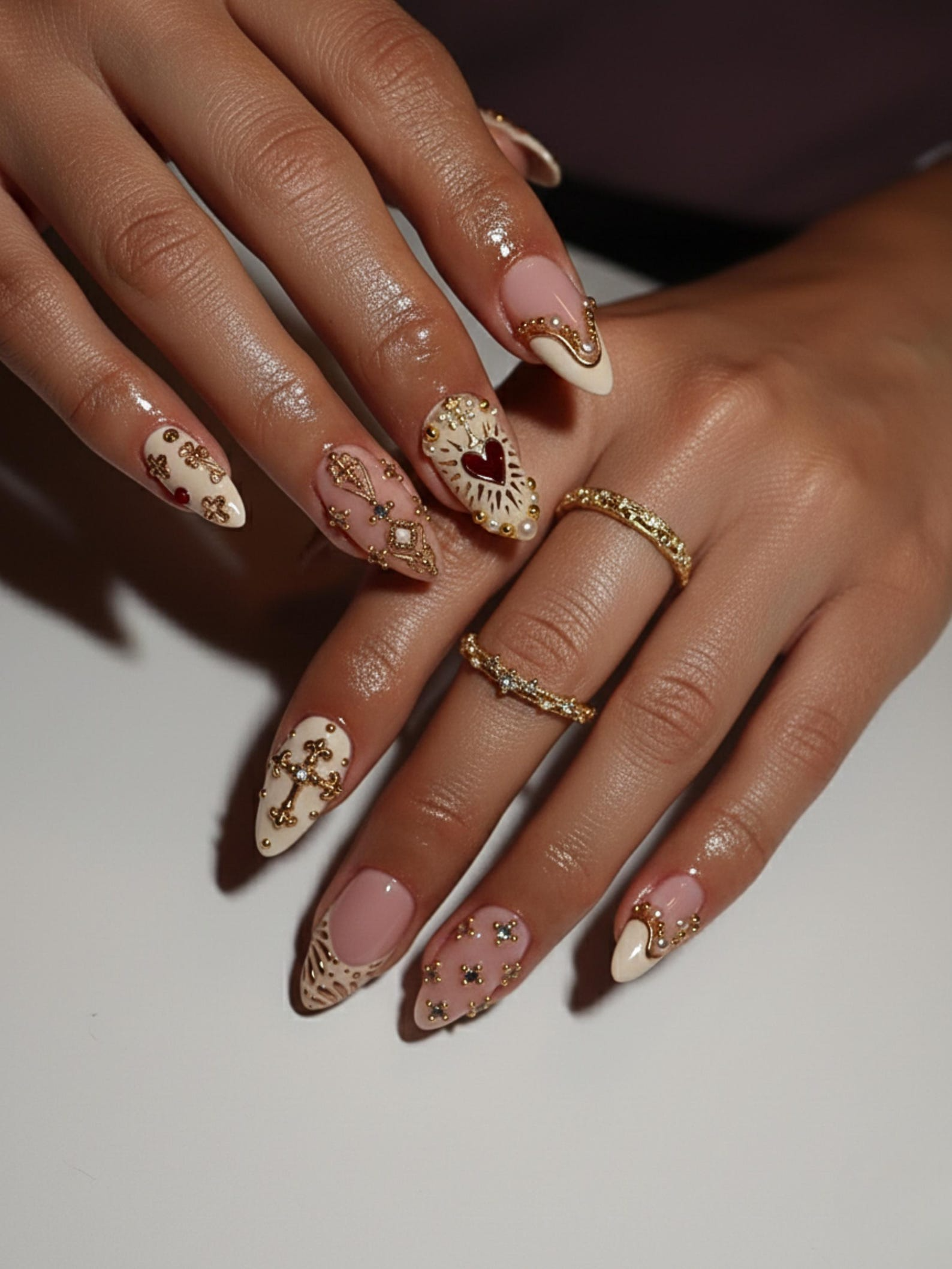Nail Tabs for Press On Nails – Golden Heart Baroque Press On Nails | Valentine Nails | Ivory Blush French Tips |DB09H