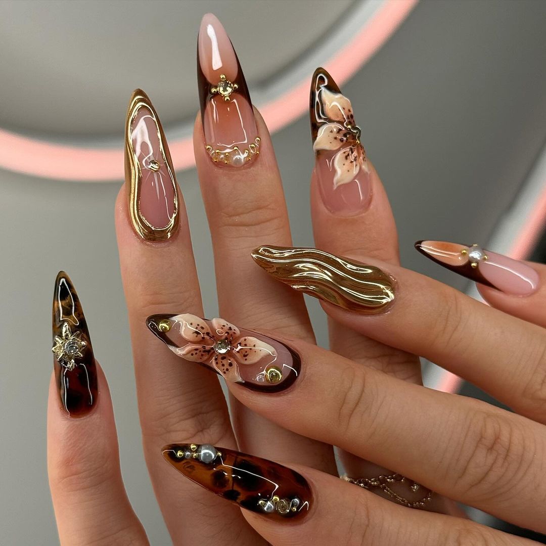 Gold Wave Floral Press On Nails | Elegant Wedding Press-On Nail Set | Luxurious Gold Bloom Design | FL91